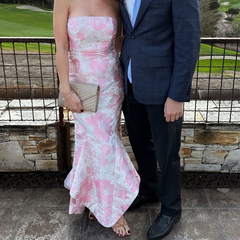 Urgonia Gown in Pink Tonal
Lovers and Friends - Picture 2 of 2